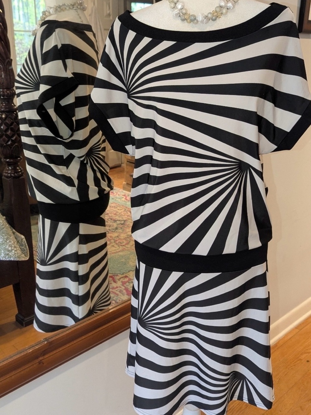 Super 80s Style H&M Stretch Abstract Drop Waist Dress